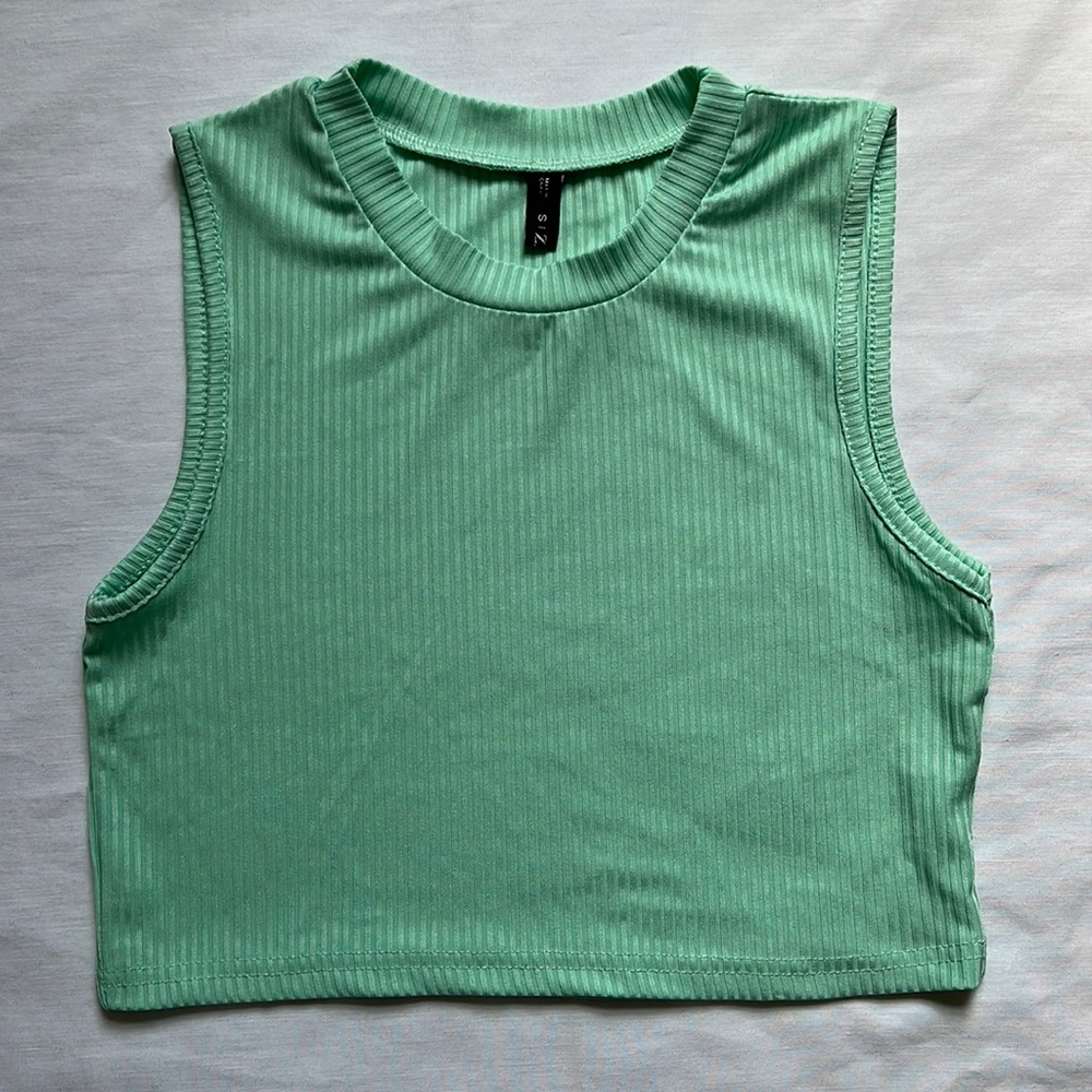 ✨3/$20✨ Zaful ribbed seafoam green cropped tank